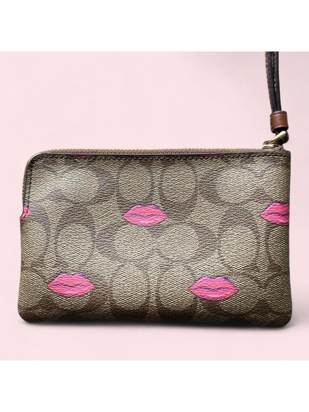 Coach Brown Signature C Canvas Lip Print Wristlet Flirty Luxury Dainty Kisses - Picture 3 of 7